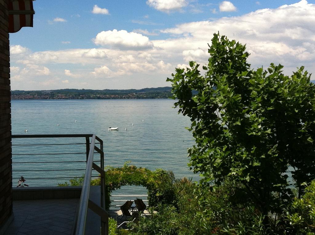 Le Petit Du Lac Сірміоне Номер фото