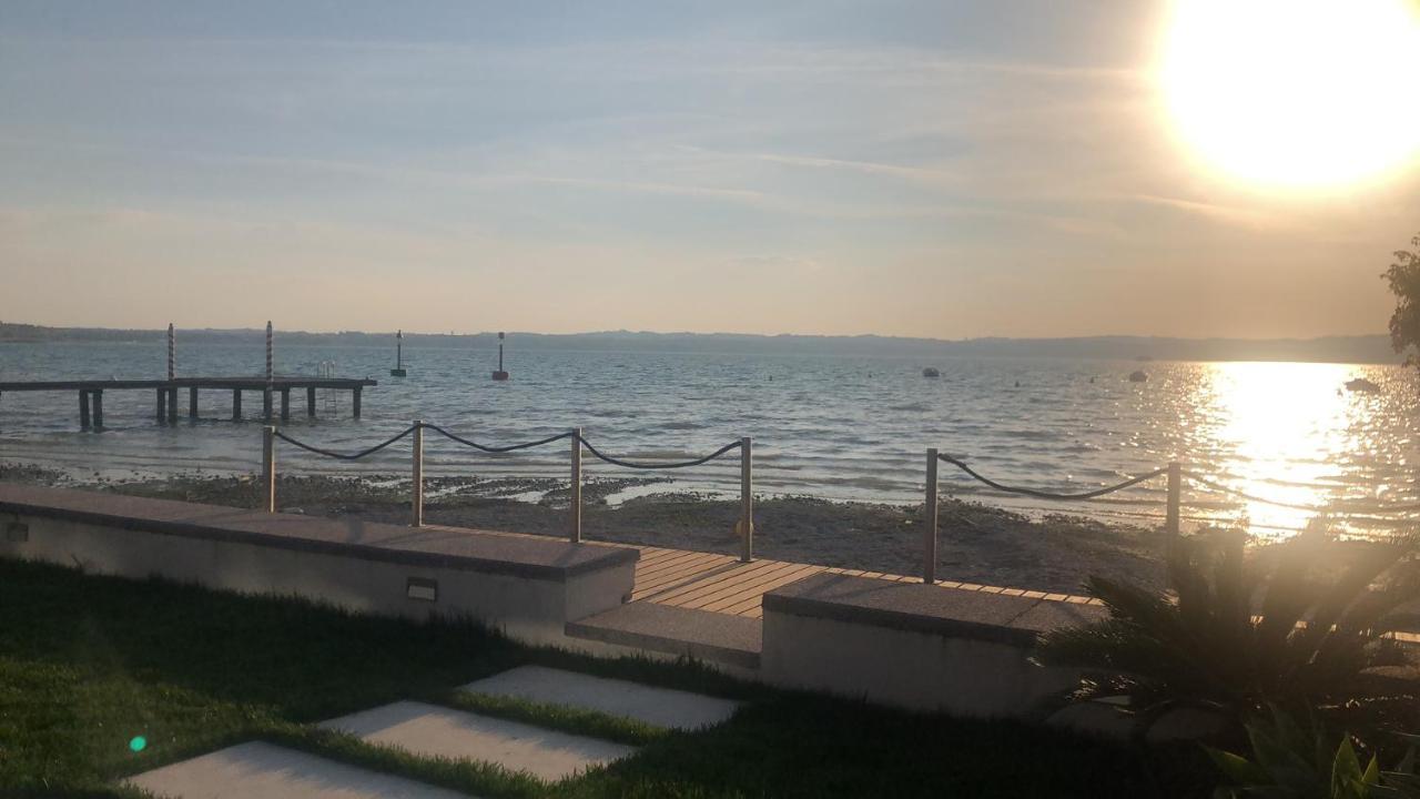Le Petit Du Lac Сірміоне Екстер'єр фото